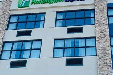 هتل Holiday Inn Express   Gulfport Beach, An Ihg