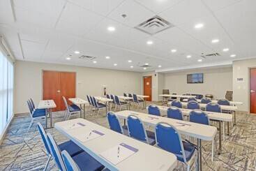 هتل Holiday Inn Express Gulfport Beach, An Ihg