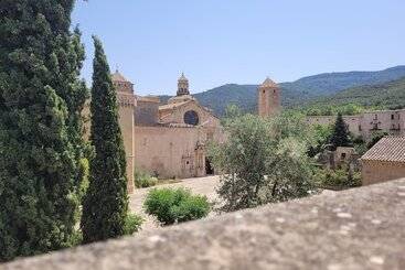 هتل Hostatgeria De Poblet
