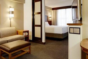 هتل Hyatt Place Raleigh Cary
