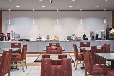 هتل La Quinta By Wyndham Harrisburg Hershey