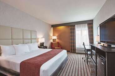 هتل La Quinta By Wyndham Harrisburg Hershey