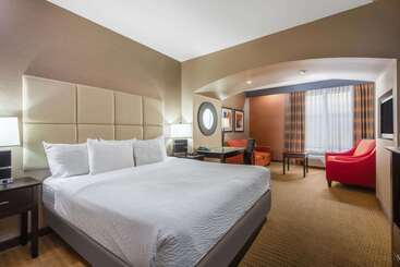 هتل La Quinta By Wyndham Harrisburg Hershey