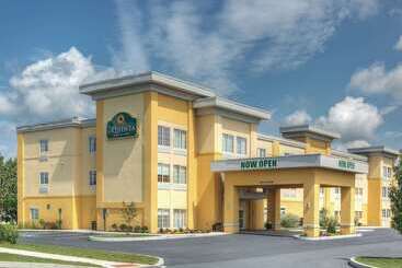 هتل La Quinta By Wyndham Harrisburg Hershey