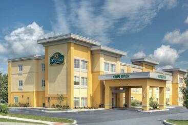 هتل La Quinta By Wyndham Harrisburg Hershey