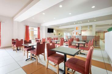 هتل La Quinta By Wyndham Harrisburg Hershey