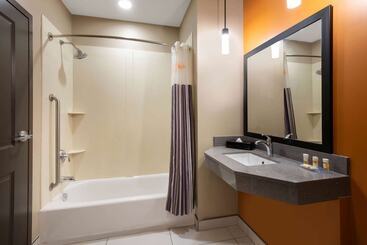 هتل La Quinta By Wyndham Harrisburg Hershey