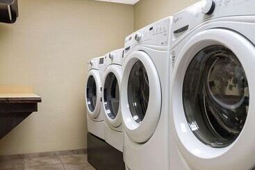 هتل Mainstay Suites Bismarck