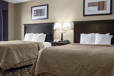 هتل Mainstay Suites Bismarck