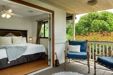 هتل Paia Inn