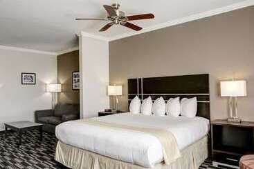هتل Quality Inn & Suites Bryan College Station