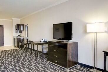 هتل Quality Inn & Suites Bryan College Station