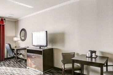 هتل Quality Inn & Suites Bryan College Station