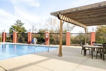 هتل Quality Inn & Suites Bryan College Station