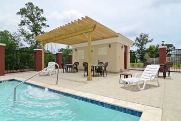 هتل Quality Inn & Suites Bryan College Station