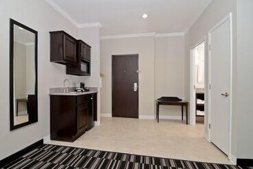 هتل Quality Inn & Suites Bryan College Station