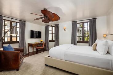 هتل The Charlie West Hollywood