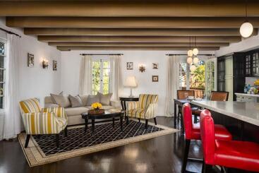هتل The Charlie West Hollywood