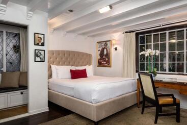 هتل The Charlie West Hollywood