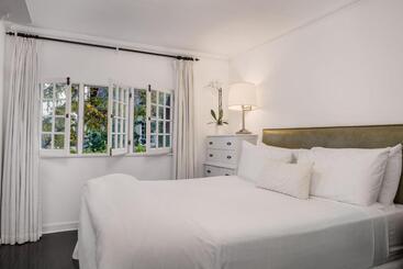 هتل The Charlie West Hollywood