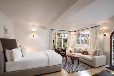 هتل The Charlie West Hollywood