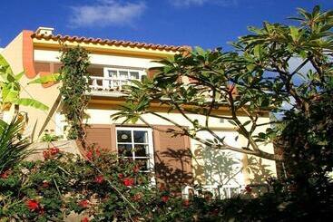 Inn & Art Falesia Apartments