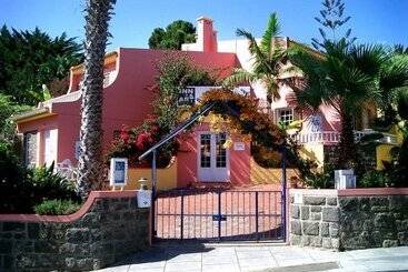 Inn & Art Falesia Apartments