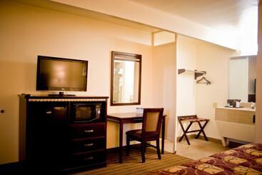 مُتل Whispering Palms Inn