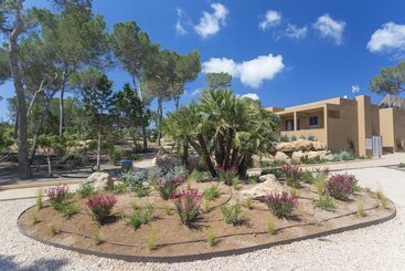 Ses Eufabietes Apartments & Restaurant