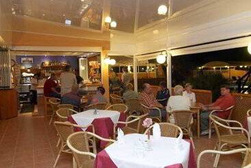 Ses Eufabietes Apartments & Restaurant