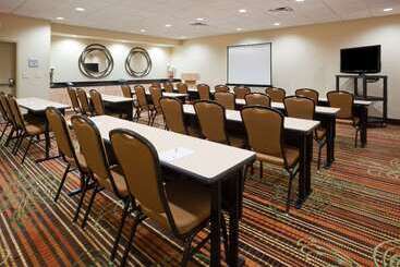 Hampton Inn & Suites Minot Airport