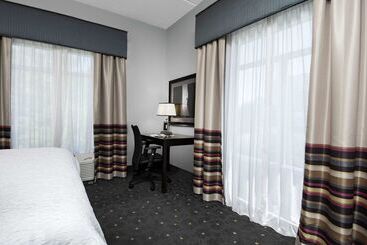Hampton Inn & Suites Raleigh Downtown