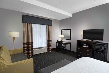 Hampton Inn & Suites Raleigh Downtown