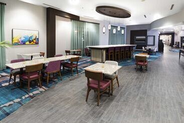 Hampton Inn & Suites Raleigh Downtown