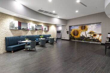 Hampton Inn & Suites Raleigh Downtown