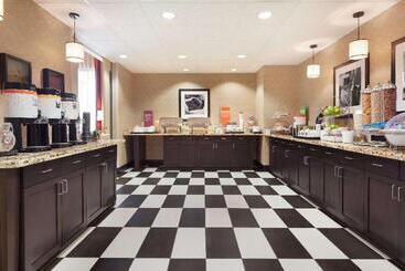 Hampton Inn & Suites Williston