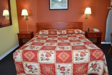 هتل Alpha Inn & Suites