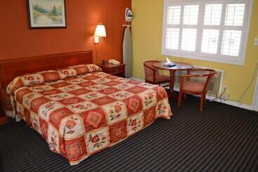 هتل Alpha Inn & Suites