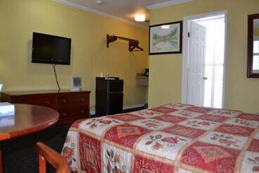 هتل Alpha Inn & Suites