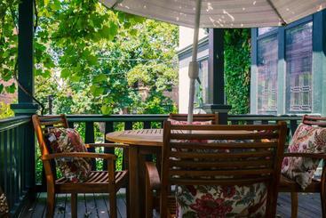 هتل The Bertram Inn