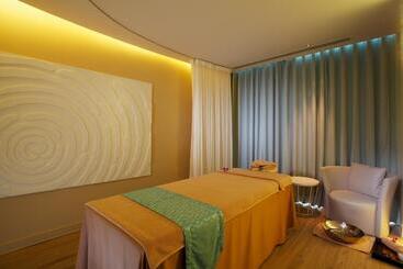 Centara Watergate Pavilion Hotel Bangkok