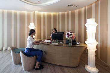Centara Watergate Pavilion Hotel Bangkok