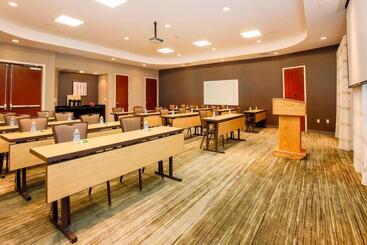 هتل Courtyard By Marriott Dallas Arlington South