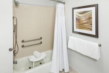 هتل Courtyard By Marriott Hattiesburg