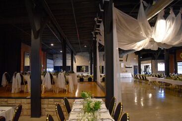 هتل Depot Inn & Suites