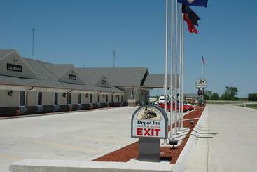 هتل Depot Inn & Suites