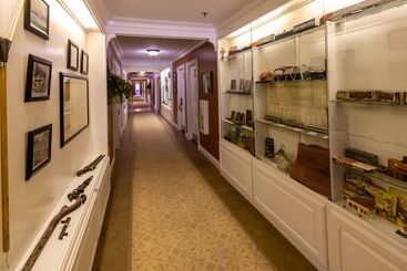 هتل Depot Inn & Suites