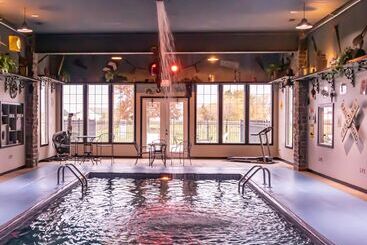 هتل Depot Inn & Suites