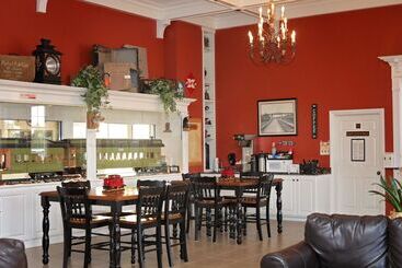 هتل Depot Inn & Suites