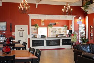 هتل Depot Inn & Suites